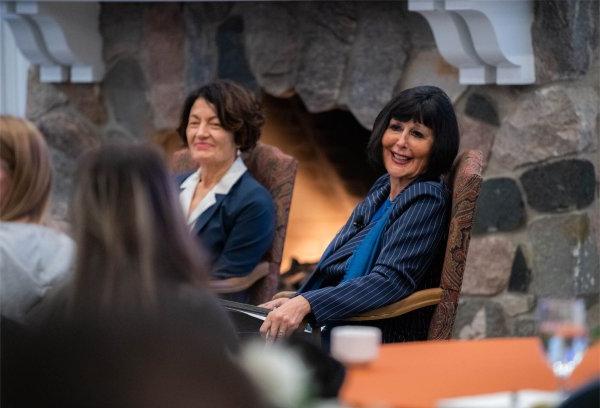 菲洛梅娜五世总统. Mantella and Provost and Executive Vice President for Academic Affairs Fatma Mili  react to the question from an audience member during the President's Forum on October 25.