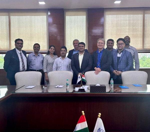 The GVSU delegation meets with leaders from Shadra University. 在前面, 从左到右是Danny vacemlez, Mark Staves and Kirthi Kondapalli; in back, 从左, 克里斯·亨德利在吗, Kingshuk Majumdar和Paul Plotkowski.